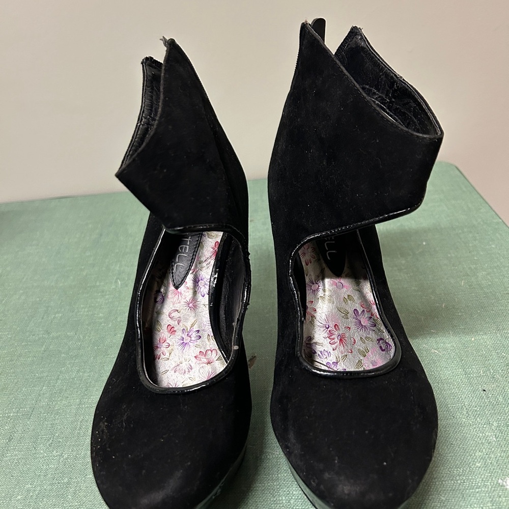 Black Heeled Boots with Suede Finish and Ankle Coverage
